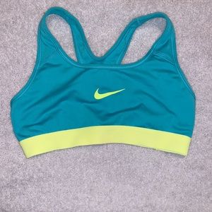 Nike sorts bra